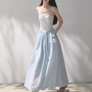 *Flowing authenticity, two-piece slim and slim suspender dress