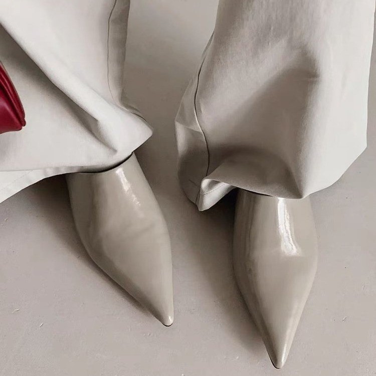 French high-end semi-slippers for women in spring and summer retro muller sandals pointed toe one foot pedal bag-toe slippers outside