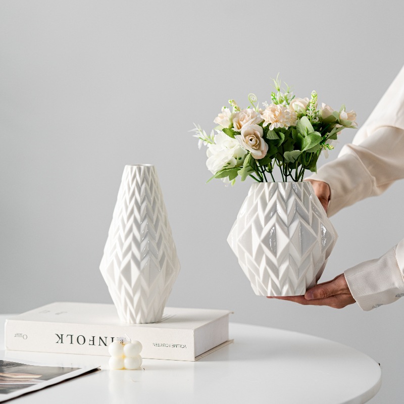 Modern simple geometric diamond ceramic vase home hydroponic flower arrangement light luxury high-end decorative art ornaments